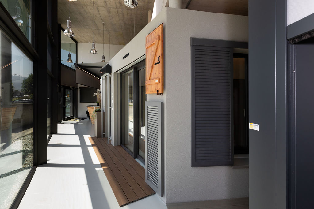 SHOWROOM